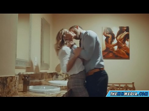 ❤️ Ketika seorang pirang berdada menggoda Anda di toilet umum Porn keras di id.dickies-shop.ru